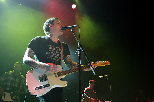 Brian Fallon (Credit Michael Mederacke/MusikBlog)
