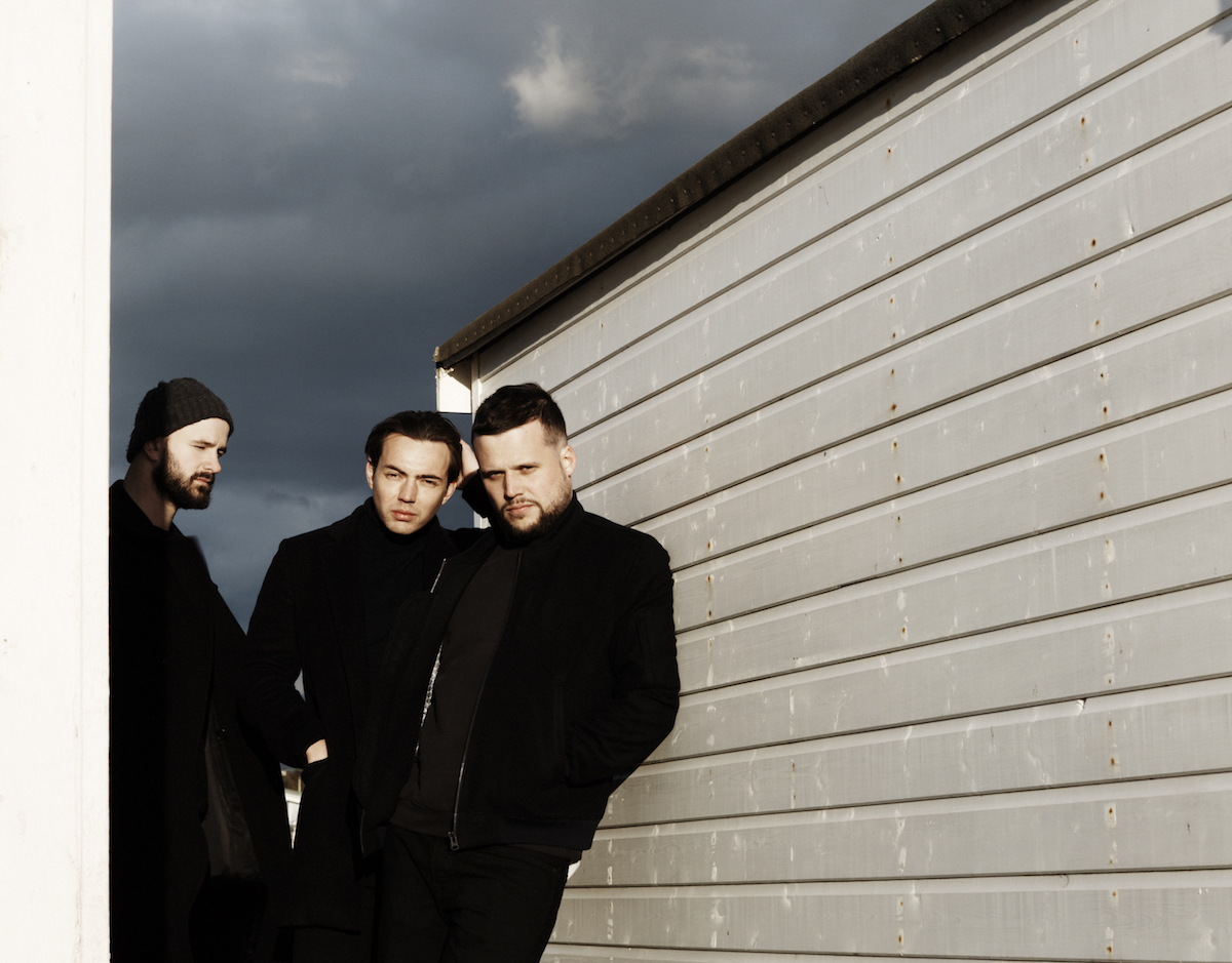 Schampus schlürfen mit Bryan Ferry – White Lies im Interview