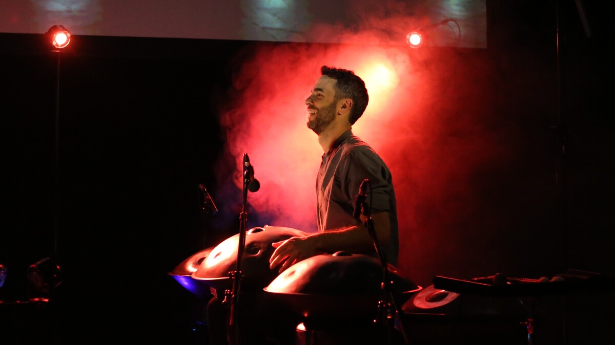 Manu Delago & Max ZT (Credit Julius von Glinski/MusikBlog)