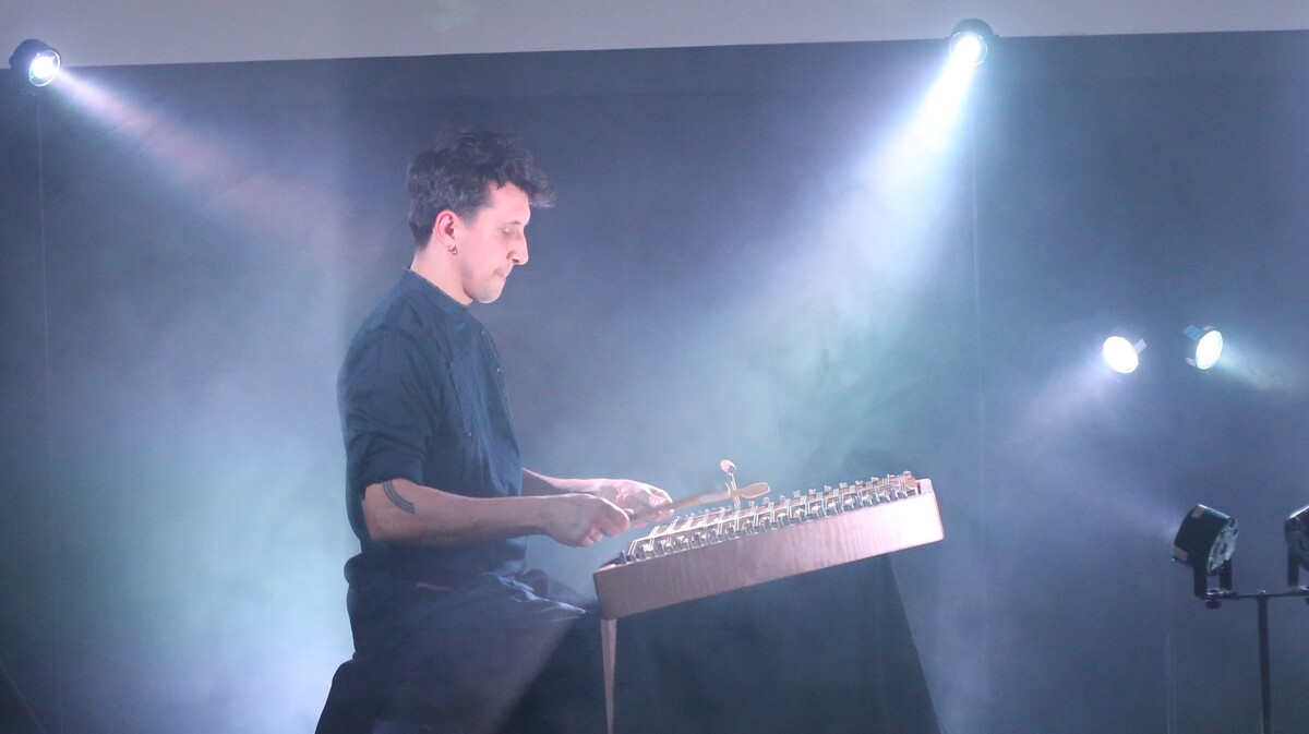 Manu Delago & Max ZT (Credit Julius von Glinski/MusikBlog)