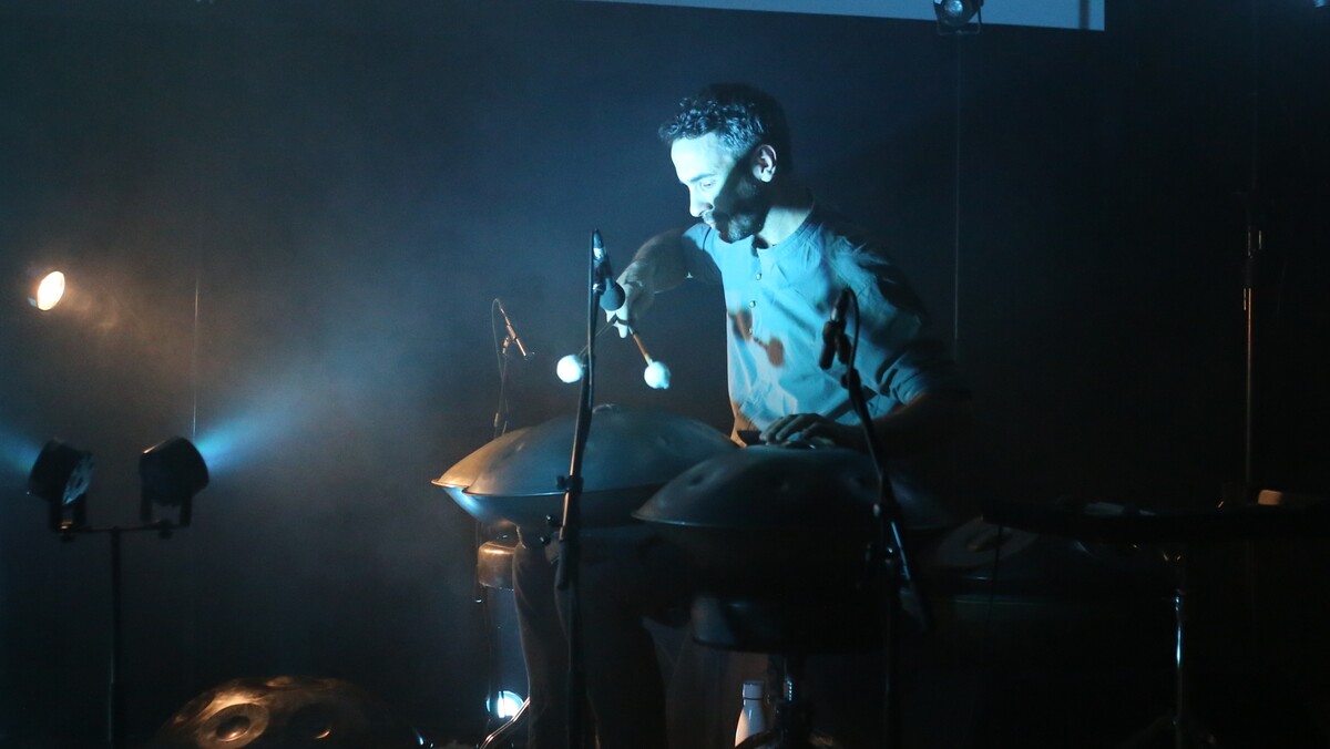 Manu Delago & Max ZT (Credit Julius von Glinski/MusikBlog)